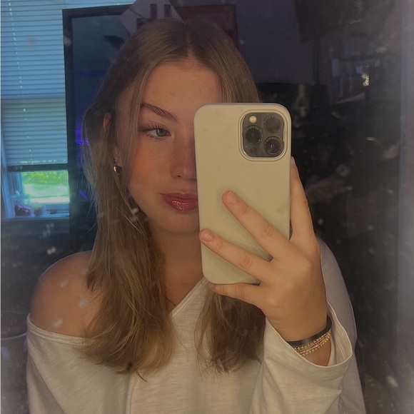 Meet your Posher, Sara - Picture 1 of 2